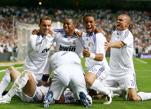 再战发展联盟！赛前杨瀚森与队友一同观看录像（备战发展联盟！杨瀚森赛前与队友一起研究录像）