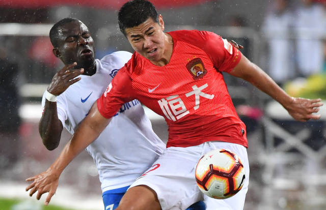 莱万：我对助攻感到高兴；球迷应该会满意我们的表现（莱万：为助攻感到欣喜，相信球迷会满意我们的发挥）