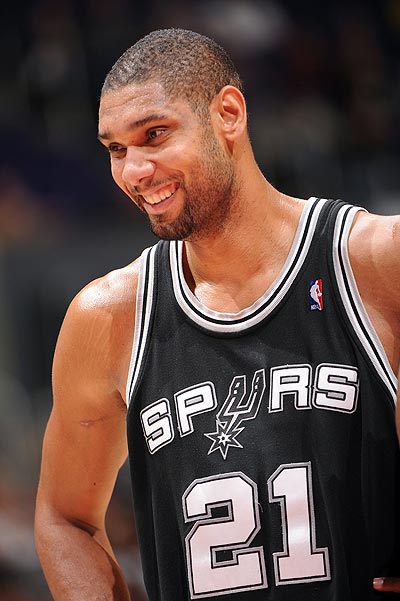 跟队记者：尤文仍在重点关注迈尼昂，球员的续约谈判陷入停滞（跟队记者：尤文持续关注迈尼昂，球员续约谈判已停摆）