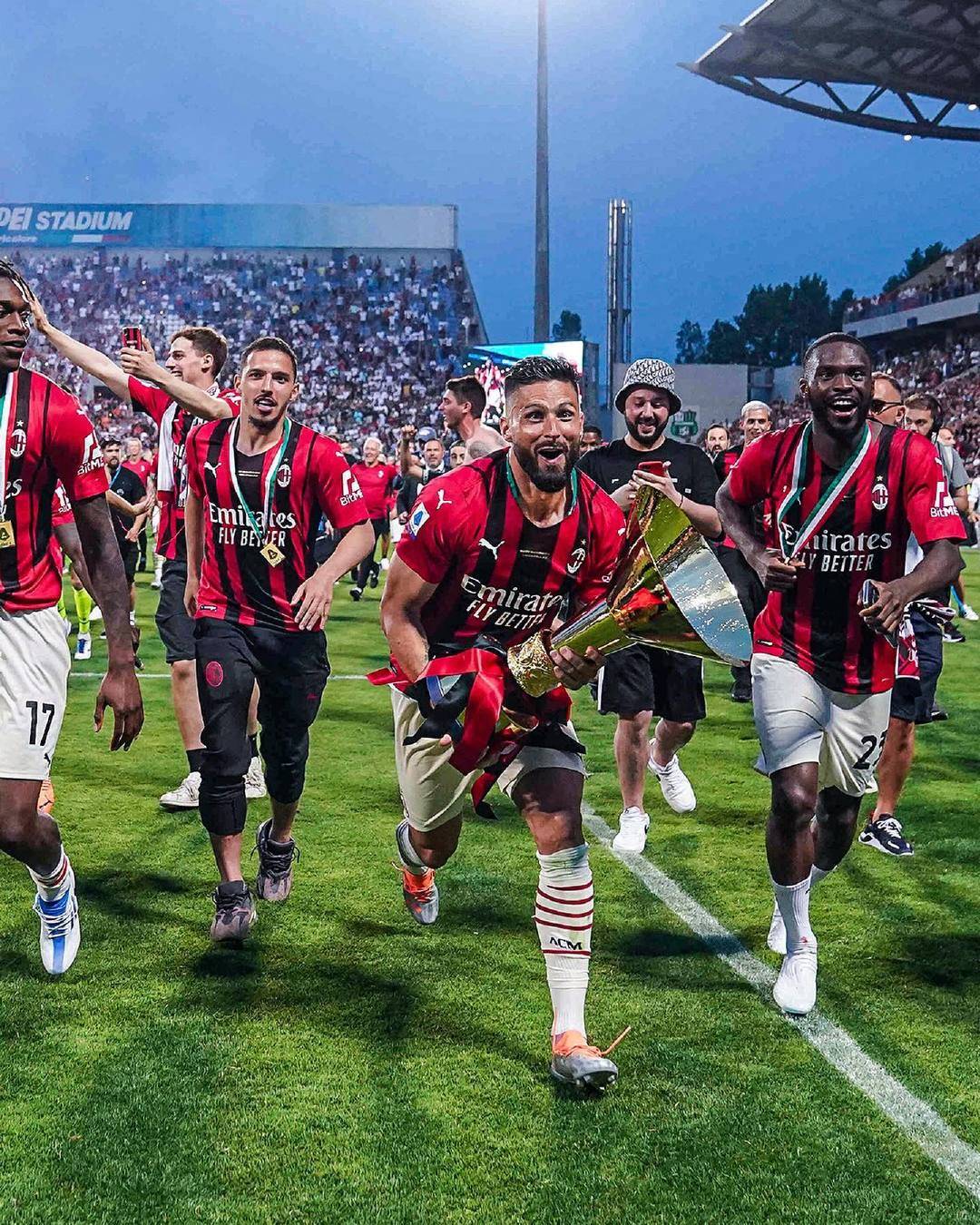 随着保罗在本赛季结束后退役，梦八仅剩下詹姆斯一人还未退役（保罗赛季后退役，梦八仅詹姆斯仍在征战）