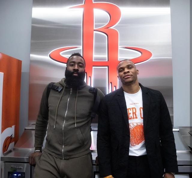 替补大爆发！灰熊替补球员合砍69分，首发五虎仅50分（板凳奇兵发威！灰熊替补轰下69分，首发五虎仅得50分）