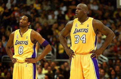 这一刻，时间仿佛停住（此刻，仿佛时光静止）