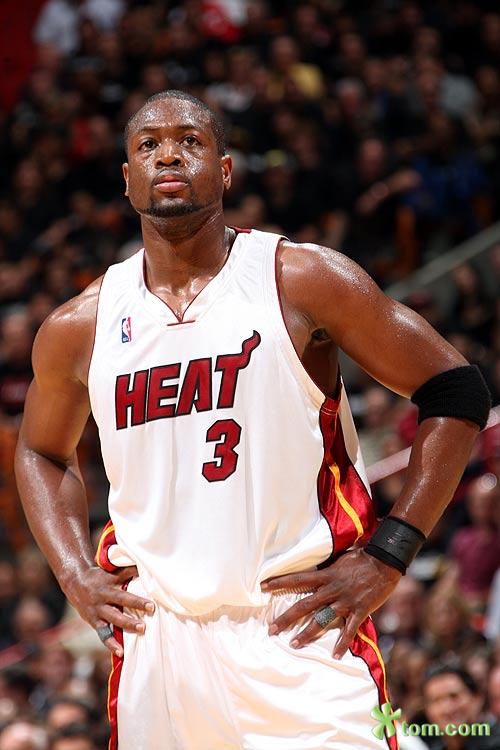 波兰11月世预赛大名单：莱万领衔，泽林斯基、皮扬特克在列（波兰公布11月世预赛名单：莱万领衔，泽林斯基、皮扬特克入选）